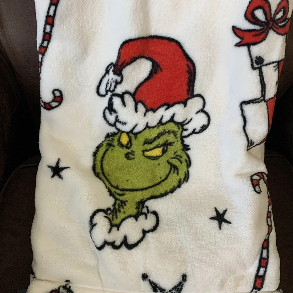 Dr. Seuss The Grinch Christmas Holiday Oversized Plush Throw Blanket 60